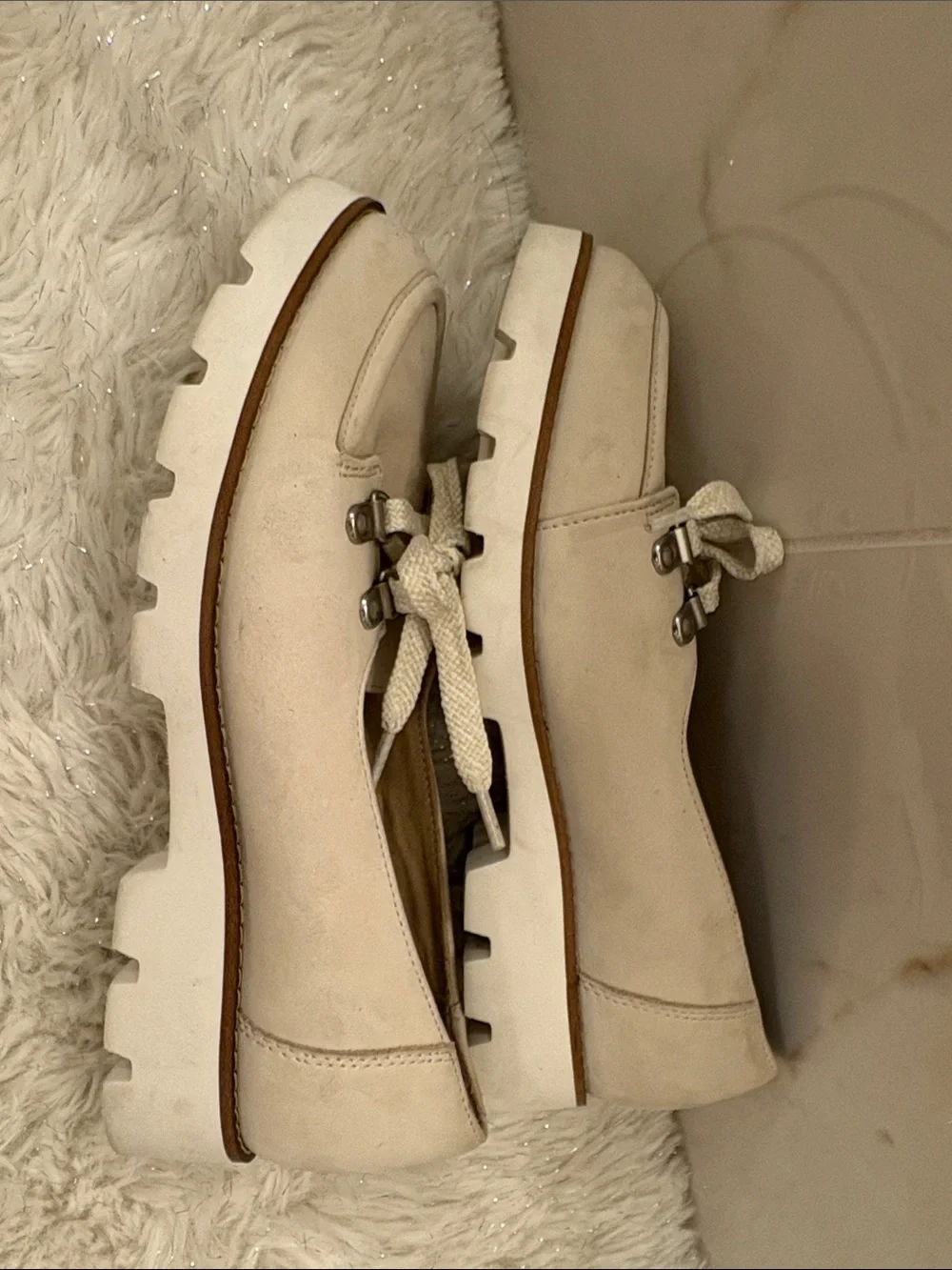 Vionic Women's Cream Lace-Up Moccasin Flats